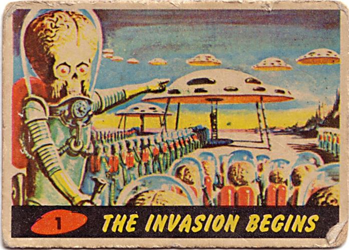 Le carte collezionabili che hanno ispirato Tim Burton Uno degli alieni di Mars Attacks! nella sua versione cartacea