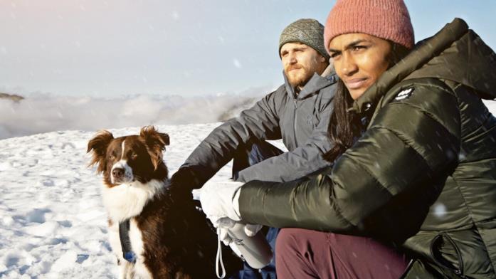 Red Dot, il thriller svedese di Netflix David, Nadja e Boris ammirano le montagne svedesi