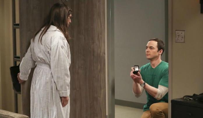 Come risponderà Amy alla proposta di matrimonio del suo Sheldon? La scena finale della decima stagione di The Big Bang Theory