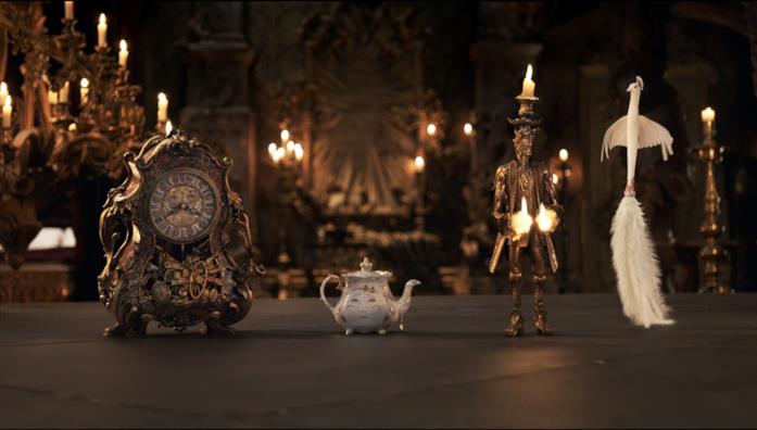 Gli abitanti del castello incantato Tockins, Mrs Bric, Lumière e Spolverina vittime dell'incantesimo della fata