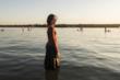 Shira Haas cammina sull'acqua in Unorthodox