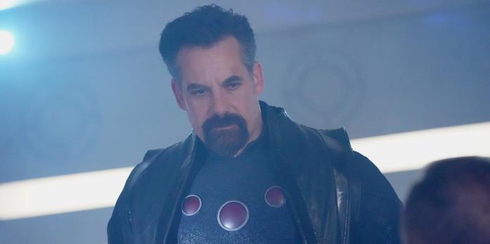 Adrian Pasdar in un'immagine da Agents of S.H.I.E.L.D. Un'immagine promozionale di Adrian Pasdar in Agents of S.H.I.E.L.D.