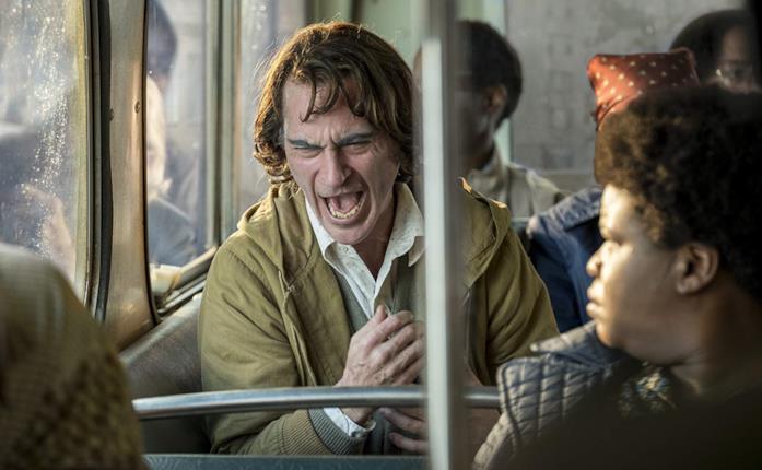 Un film sull'assenza di empatia: perché Joaquin Phoenix ha accettato Joker Joaquin Phoenix in una scena del film Joker