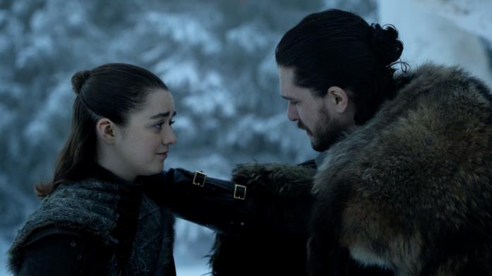 Game of Thrones 8 e il destino di Daenerys: cosa ci svela il primo episodio Maisie Williams e Kit Harington in Game of Thrones 8