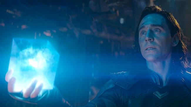Loki stringe nella mano il Tesseract nel trailer di Avengers: Infinity War