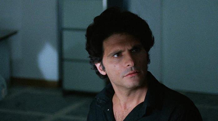 L’uccello dalle piume di cristallo, il cult di Dario Argento Tony Musante in una scena di L’uccello dalle piume di cristallo