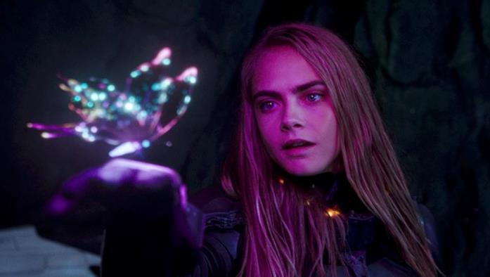 Valerian e la città dei mille pianeti La protagonista osserva una farfalla