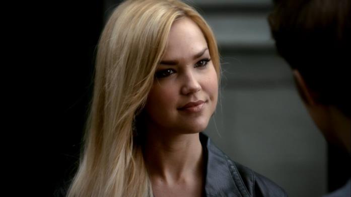 Arielle Kebbel è Lexi, la migliore amica di Stefan Salvatore Arielle Kebbel in una scena di The Vampire Diaries