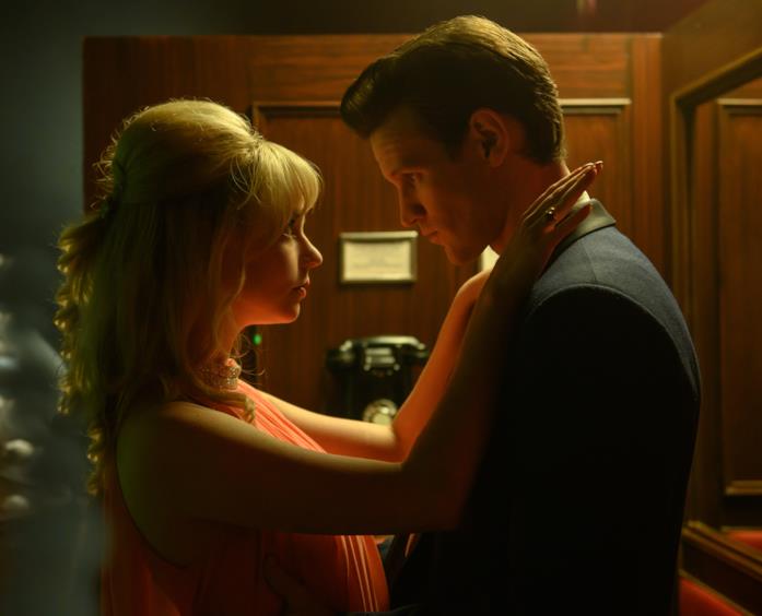 Anya Taylor-Joy e Matt Smith Anya Taylor-Joy e Matt Smith soi abbracciano