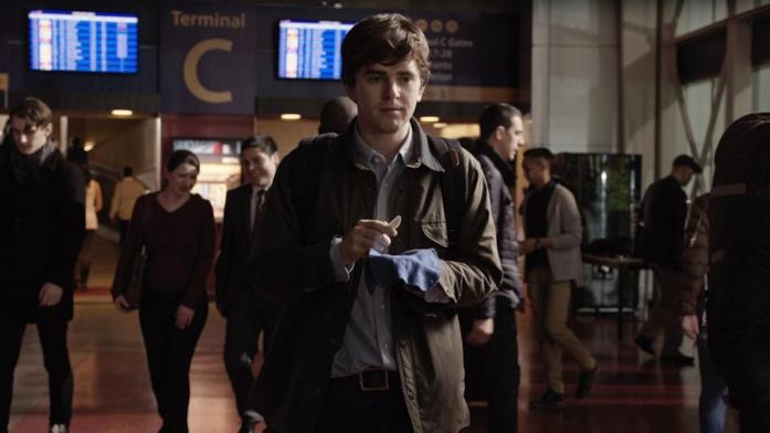 L'arrivo di Shaun a San Josè Freddie Highmore in una scena del primo episodio di The Good Doctor