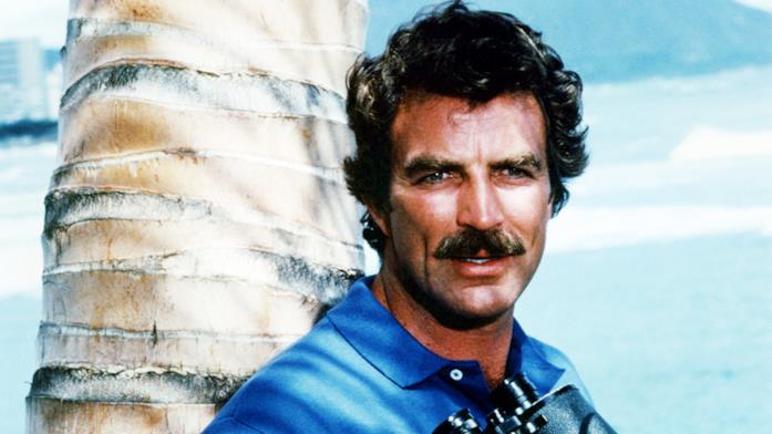 Tom Selleck nella serie TV Magnum, P.I.