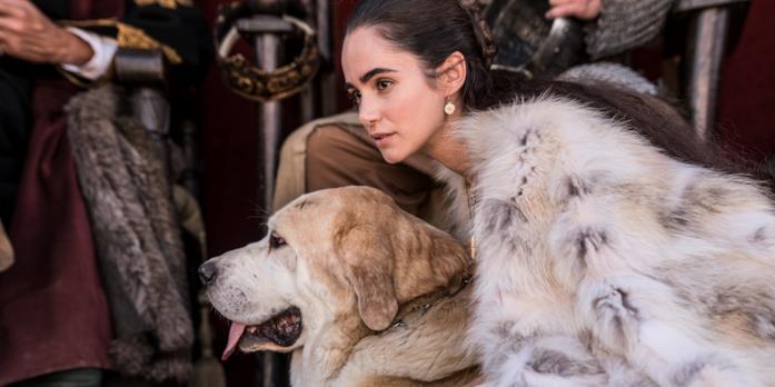 El Cid - Infanta e cane Una delle protagoniste abbraccia un cane