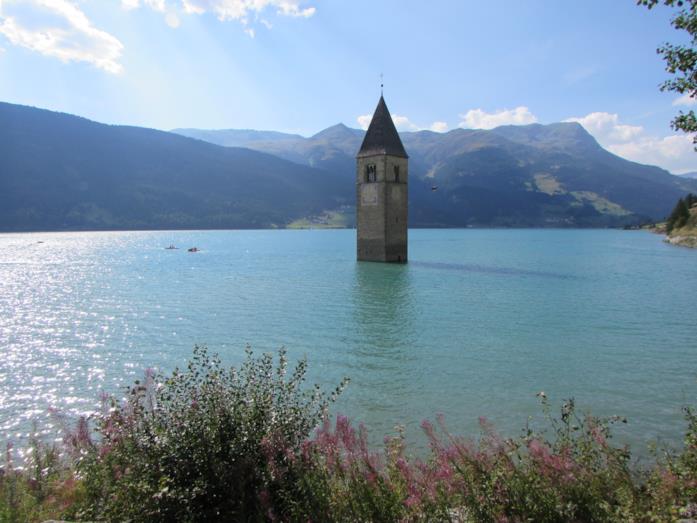 Lago Resia Una foto del Lago di Resia col campanile
