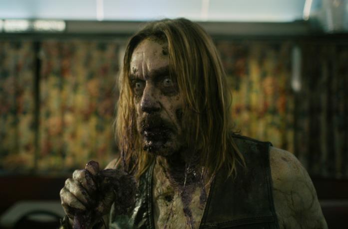 Iggy Pop in una scena del film I morti non muoiono di Jim Jarmusch
