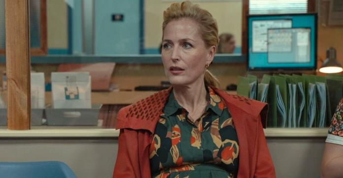 Jean Milburn in Sex Education 3 Jean Milburn incinta in una scena di Sex Education