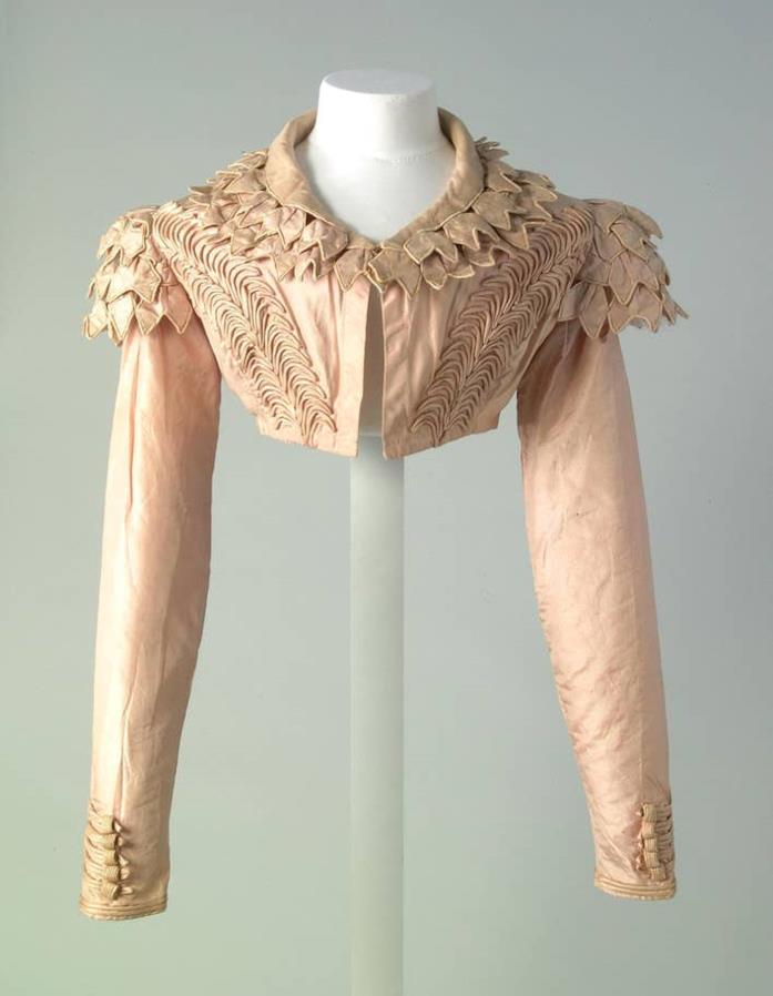 Un capospalla di epoca Regency Un capospalla rosa della Reggenza in esposizione
