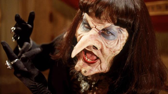 Anjelica Huston in Chi ha paura delle streghe? Una scena de Chi ha paura delle streghe?