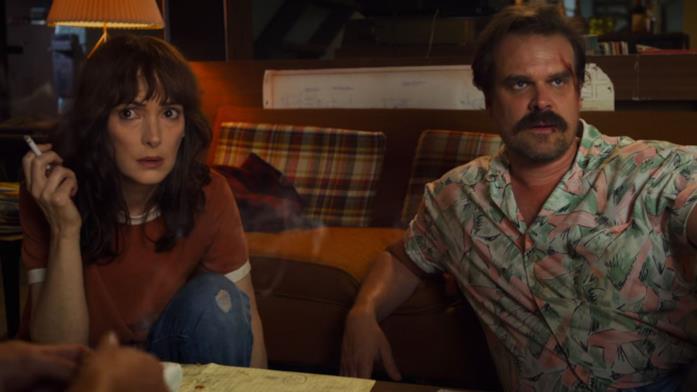 Stranger Things 3: Joyce e Hopper Stranger Things 3: Joyce e Hopper indagano insieme