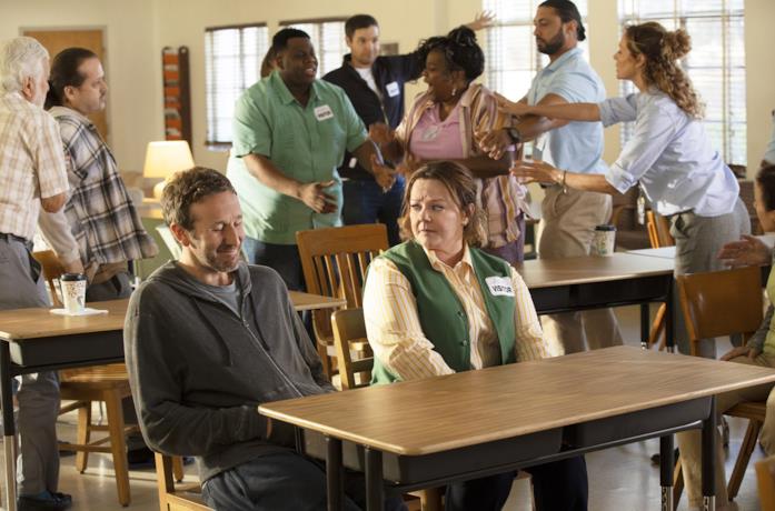 Chris O'Dowd e Melissa McCarthy in una scena del film Il nido dello storno