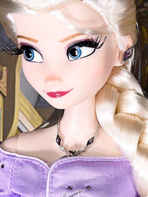 Elsa Bambola Roberto Coin Primo piano di Elsa Bambola da 30.000 dollari di Roberto Coin