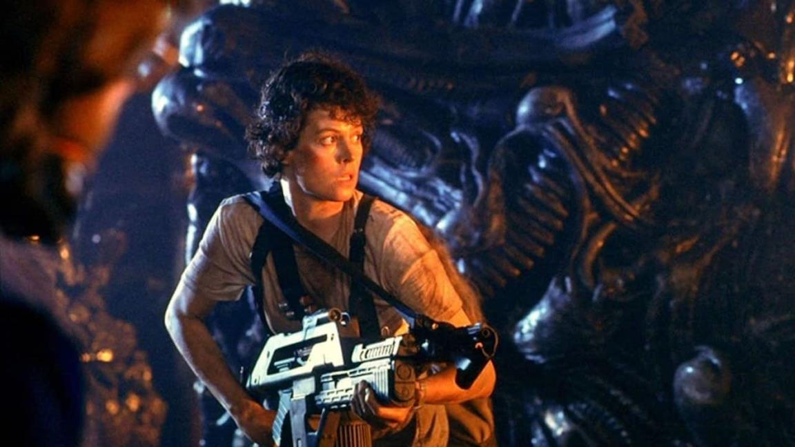 L'attrice Sigourney Weaver nei panni di Ripley nel film Aliens: Scontro finale