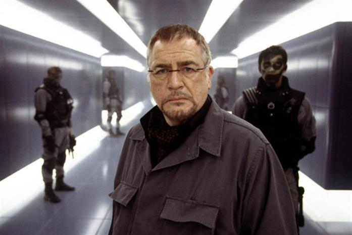 Brian Cox è il colonnello Stryker Brian Cox è il colonnello Stryker