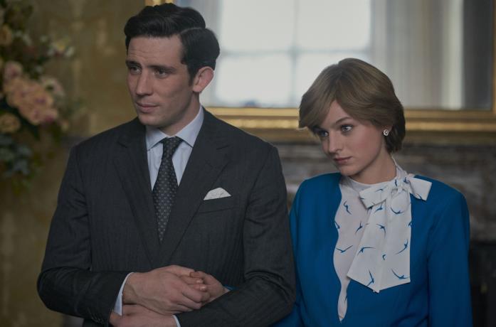 Carlo e Diana nella serie di Netflix The Crown