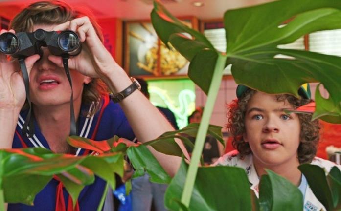 Si parla di uno spin-off di Stranger Things su Steve e Dustin Joe Keery e Gaten Matarazzo in una scena di Stranger Things