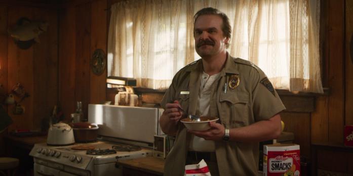 Jim Hopper è vivo in Stranger Things 4 Nel primo trailer di Stranger Things 4 c'è anche Hopper