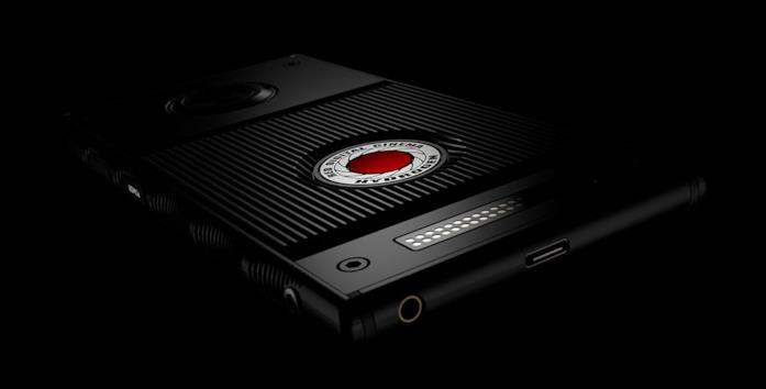 Un primo piano della parte frontale dello smartphone Red Hydrogen One
