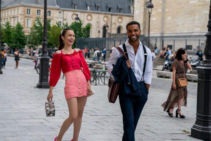 Emily e Alfie in Emily in Paris Lily Collins e Lucien Laviscount sono Emily e Alfie