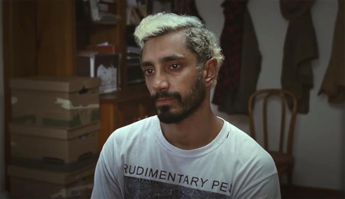 Riz Ahmed in una scena di Sound of Metal Primo piano di Riz Ahmed in Sound of Metal