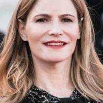 Jennifer Jason Leigh