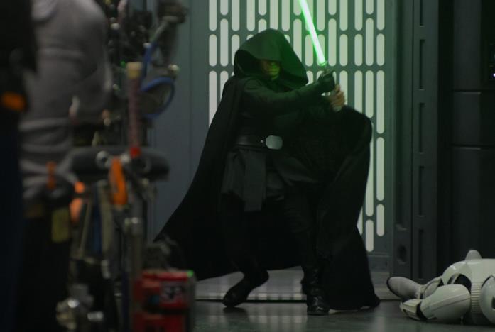 Luke Skywalker con la spada laser