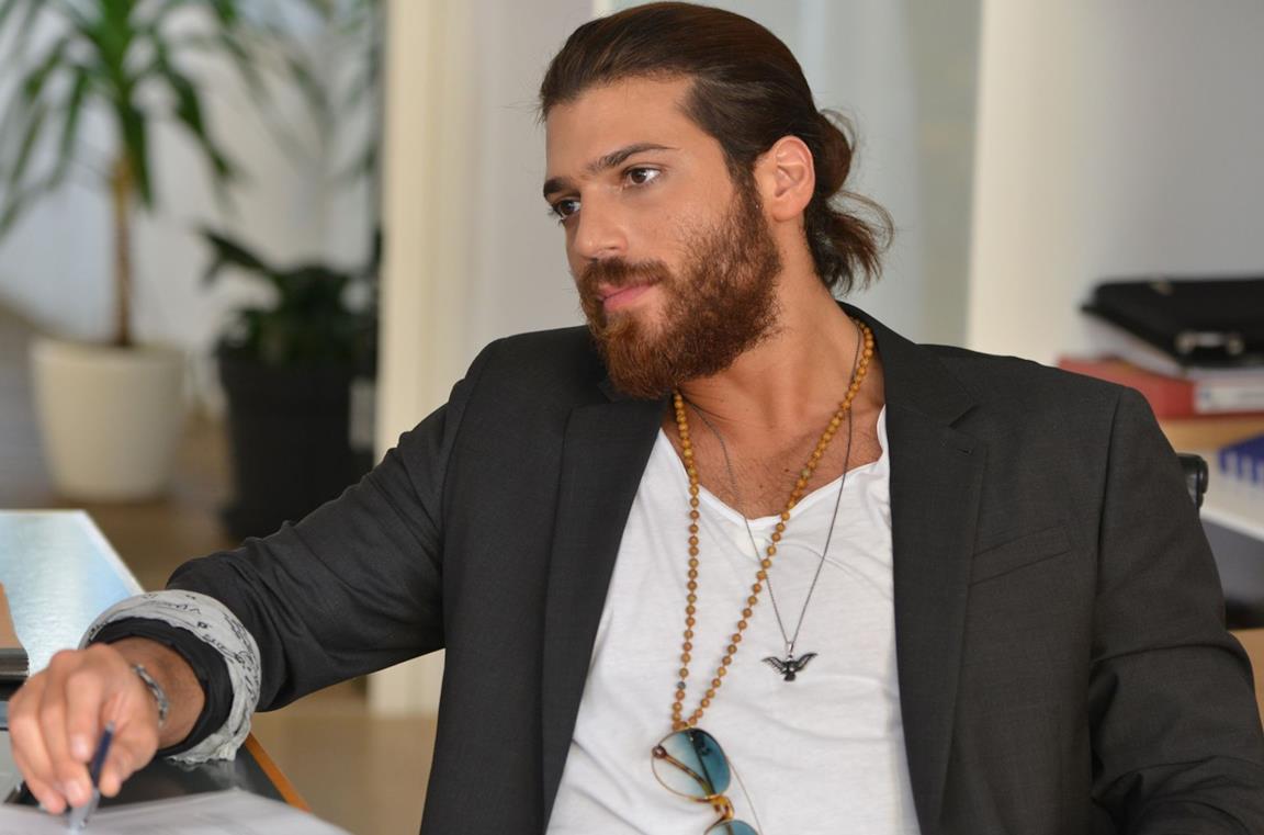 Can Yaman in una scena di Daydreamer - Le ali del sogno