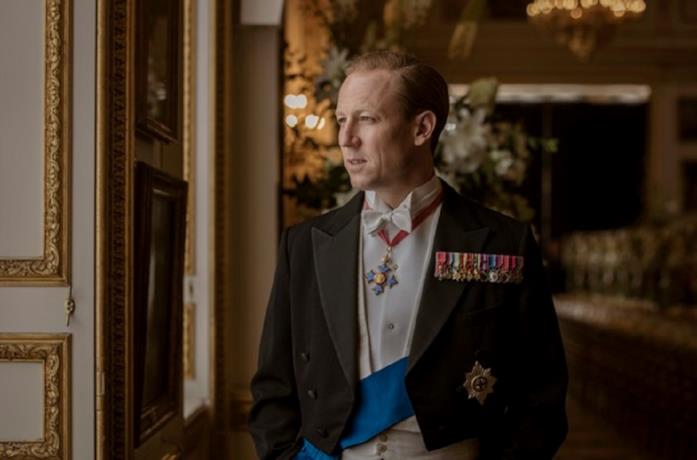 Tobias Menzies è Filippo in The Crown 3