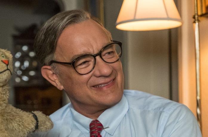 Tom Hanks in una scena di Un amico straordinario
