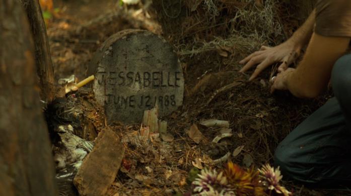 La tomba di Jessabelle La tomba di Jessabelle in mezzo alla palude