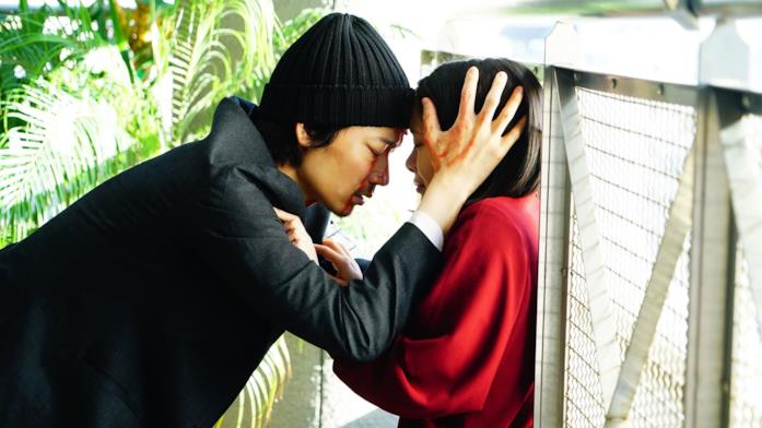 Susumu e Chihiro in Homunculus I protagonisti del film Netflix Homunculus