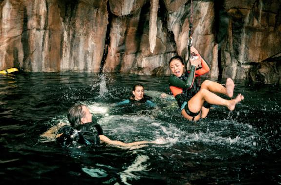 47 metri - Uncaged, la trama e il finale dello shark movie con Sophie Nélisse