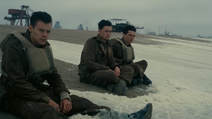 Harry Styles, Aneurin Barnard e Fionn Whitehead in Dunkirk Harry Styles, Aneurin Barnard e Fionn Whitehead sul set di Dunkirk