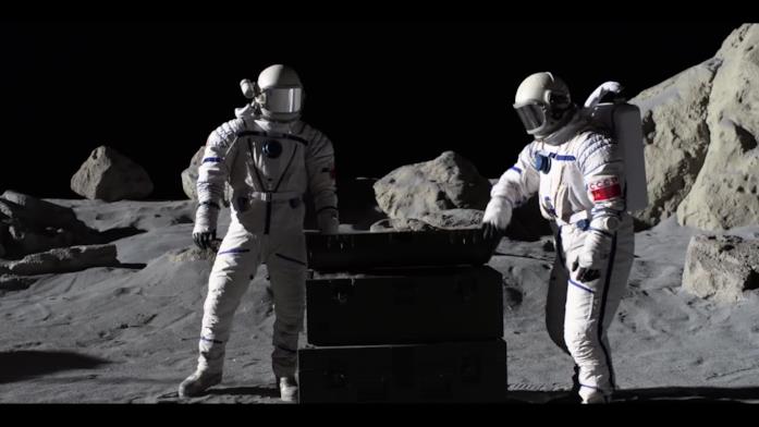 Una scena tratta dal trailer di FOR ALL MANKIND 2 Alcuni astronauti sovietici lavorano sulla Luna