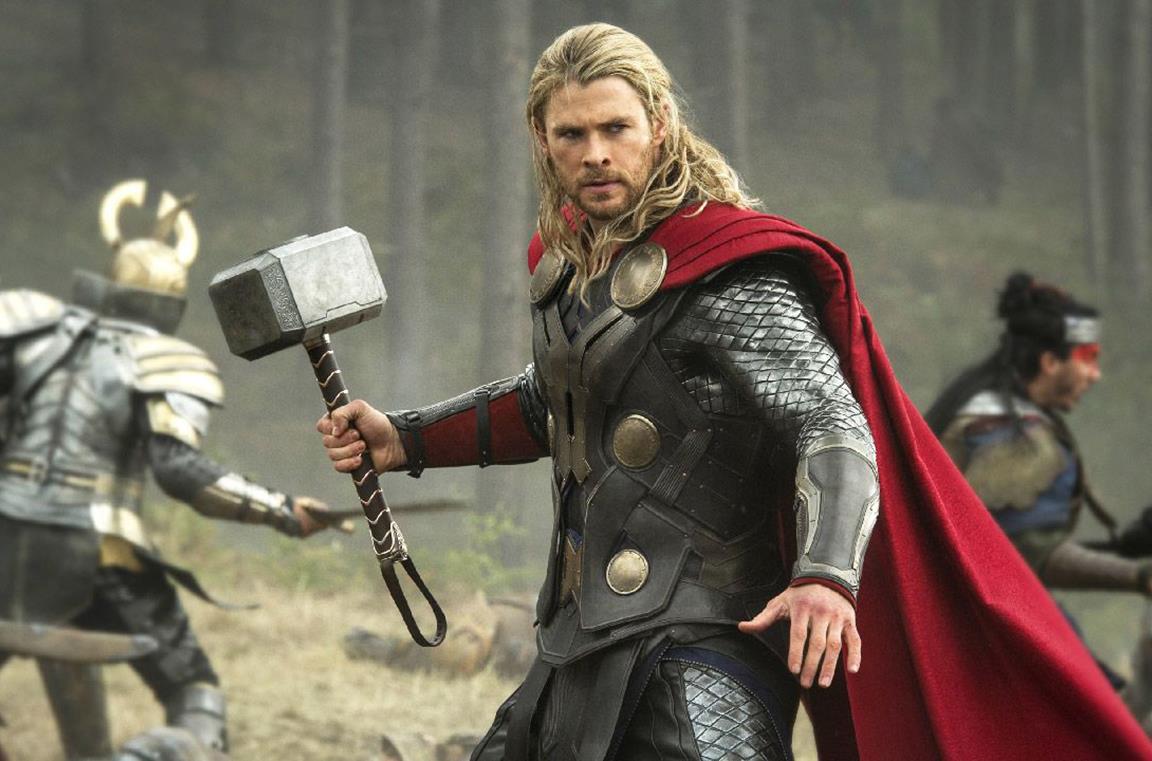 Thor impugna il suo martello in battaglia