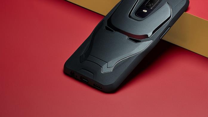 La cover-phone di Iron Man per il modello OnePlus 6 - Marvel Avengers Limited Edition Primo piano della cover-phone di Iron Man ideata per il modello OnePlus 6 - Marvel Avengers Limited Edition