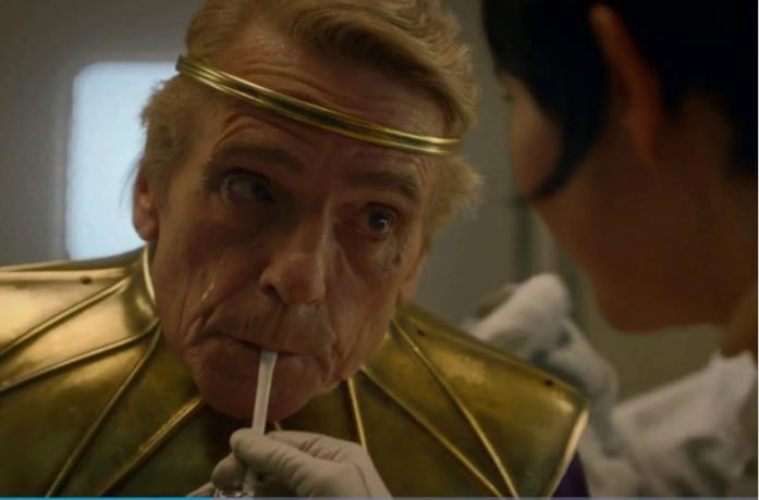 La recensione del finale di stagione di Watchmen Un'immagine di Jeremy Irons nei panni di Adrian Veidt