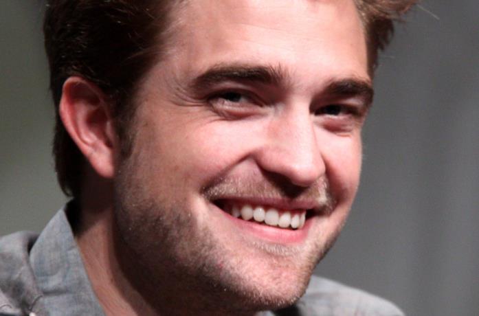 Un primo piano di Robert Pattinson nel 2012