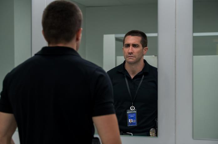 Jake Gyllenhaal in una scena del film The Guilty