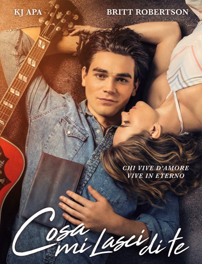 Il poster di Cosa mi lasci di te KJ Apa e Britt Robertson nella locandina di Cosa mi lasci di te