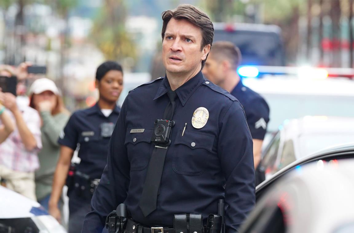 Nathan Fillion è John Nolan in una scena di The Rookie