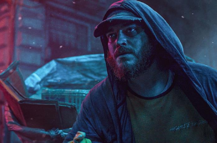 Çagatay Ulusoy in una scena del film Paper Lives